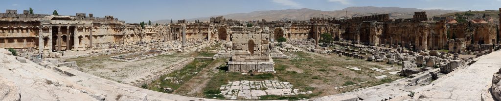 2000px-Pano_Baalbek_1